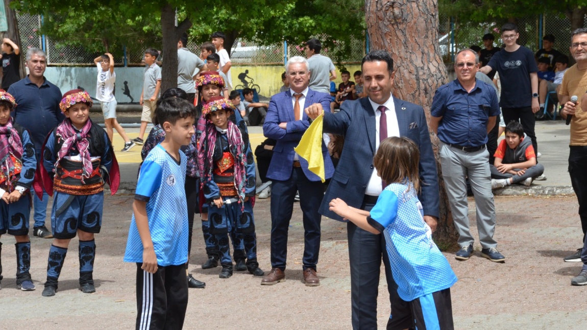 Geleneksel Çocuk Oyunları Etkinlikleri ile Öğrencilerimiz Hem Eğleniyor Hem Öğreniyor